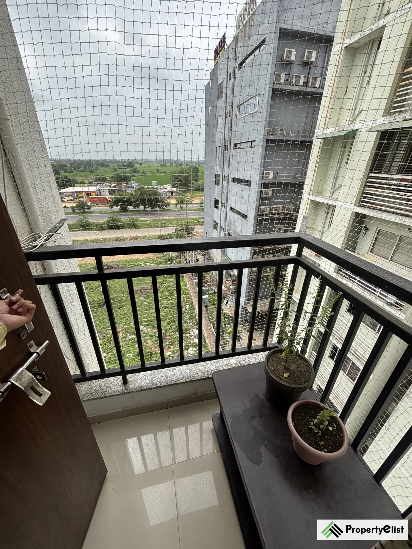 Ready to Move 3 BHK Apartment / Flat in Ahmedabad photo thumbnail 7